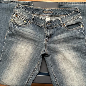 Maurices Bootcut Size 7/8 regular- has‎ stretch Inseam is 30